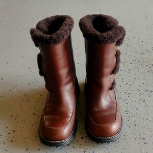 Ugg sterling boots size 6